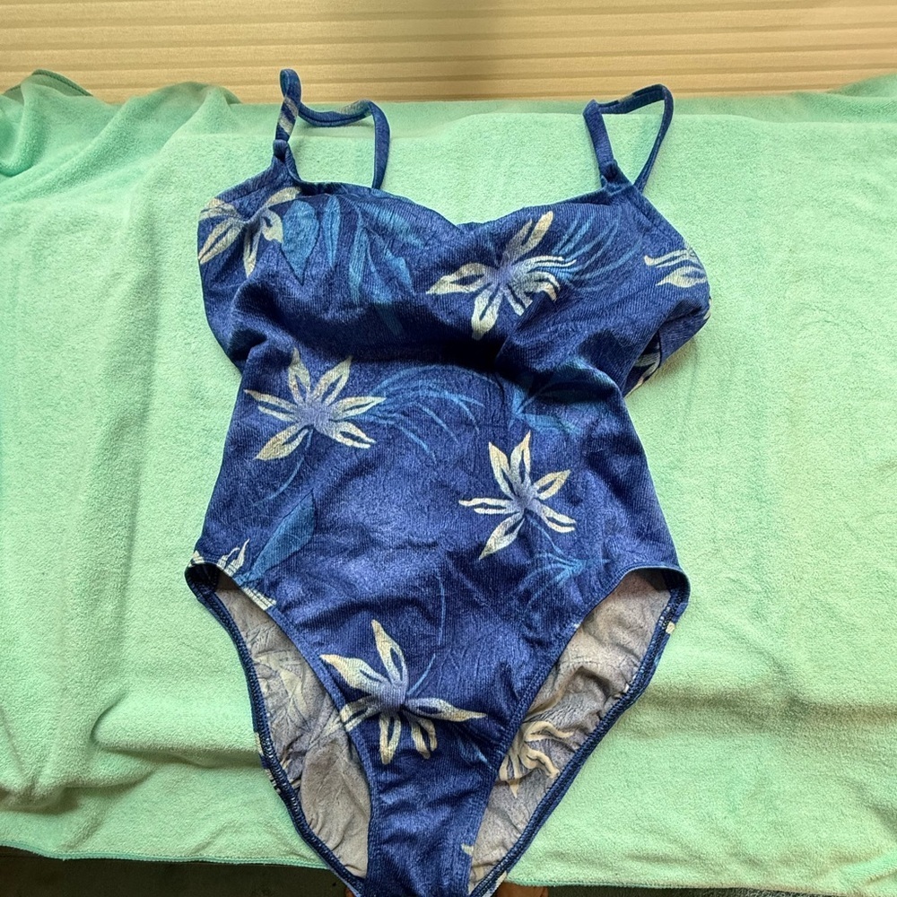 🌿🌺NWOT 2 pc Swim Suit & Matching Sarong, Tropical, ATHENA, 1 piece suit